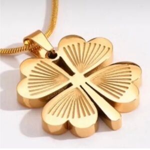 Four leaf clover necklace
